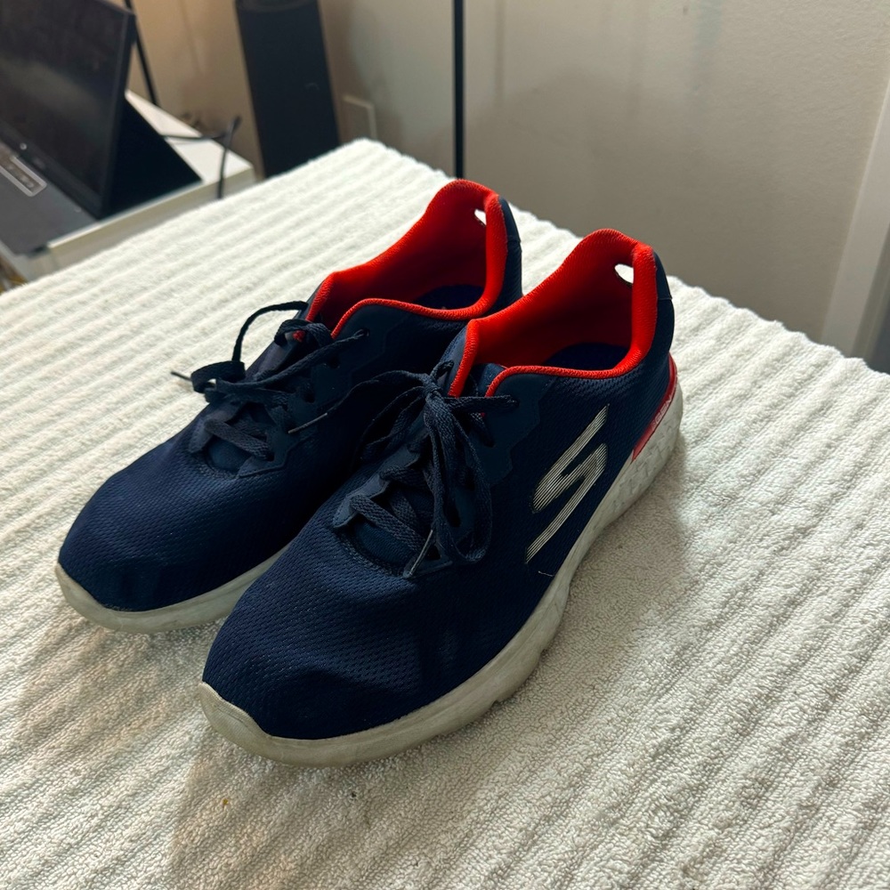 Like new Skechers size 10 men’s GOGA GORUN MAX